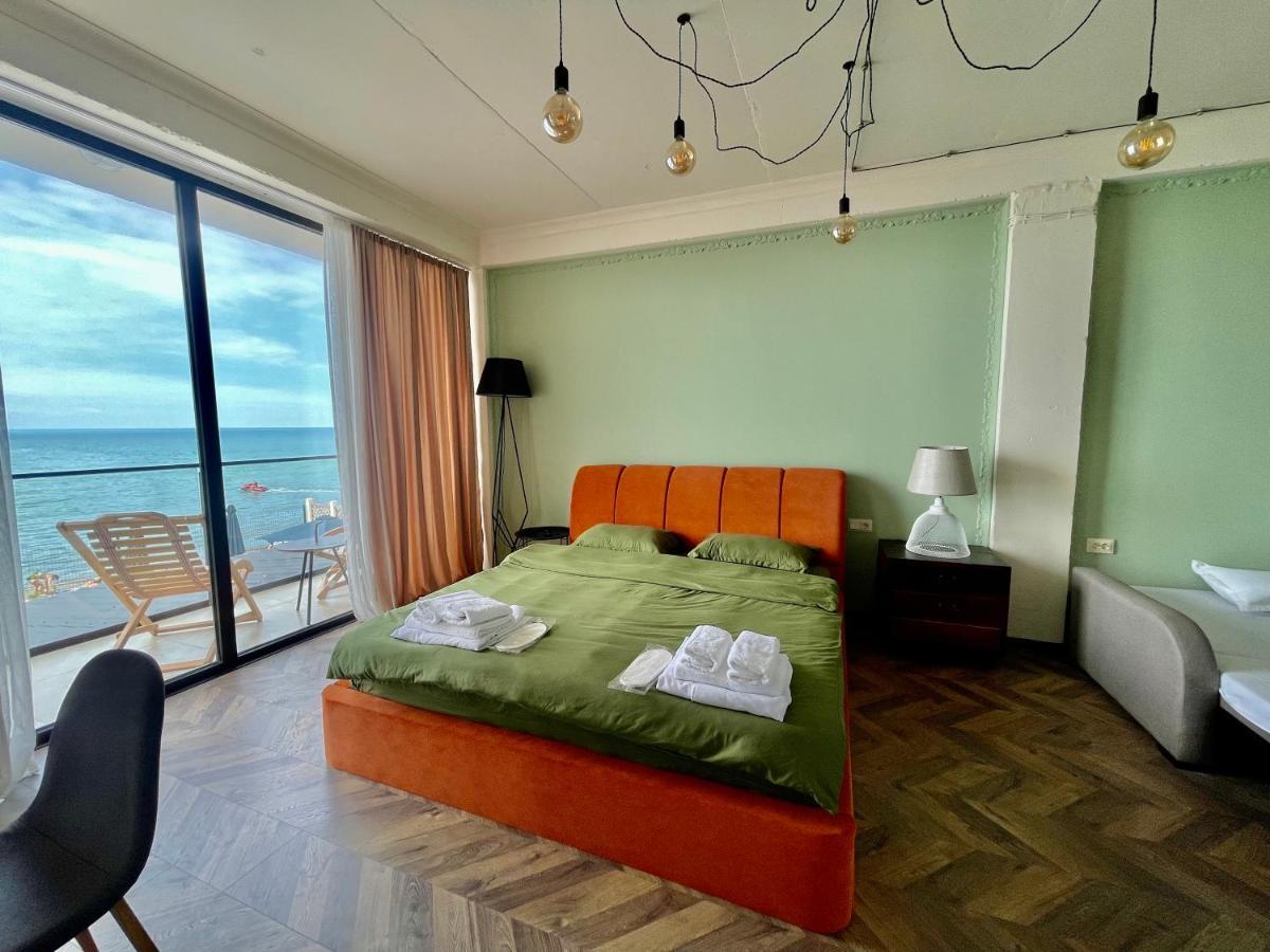 Claude Monet Seaside Hotel Григолети Екстериор снимка