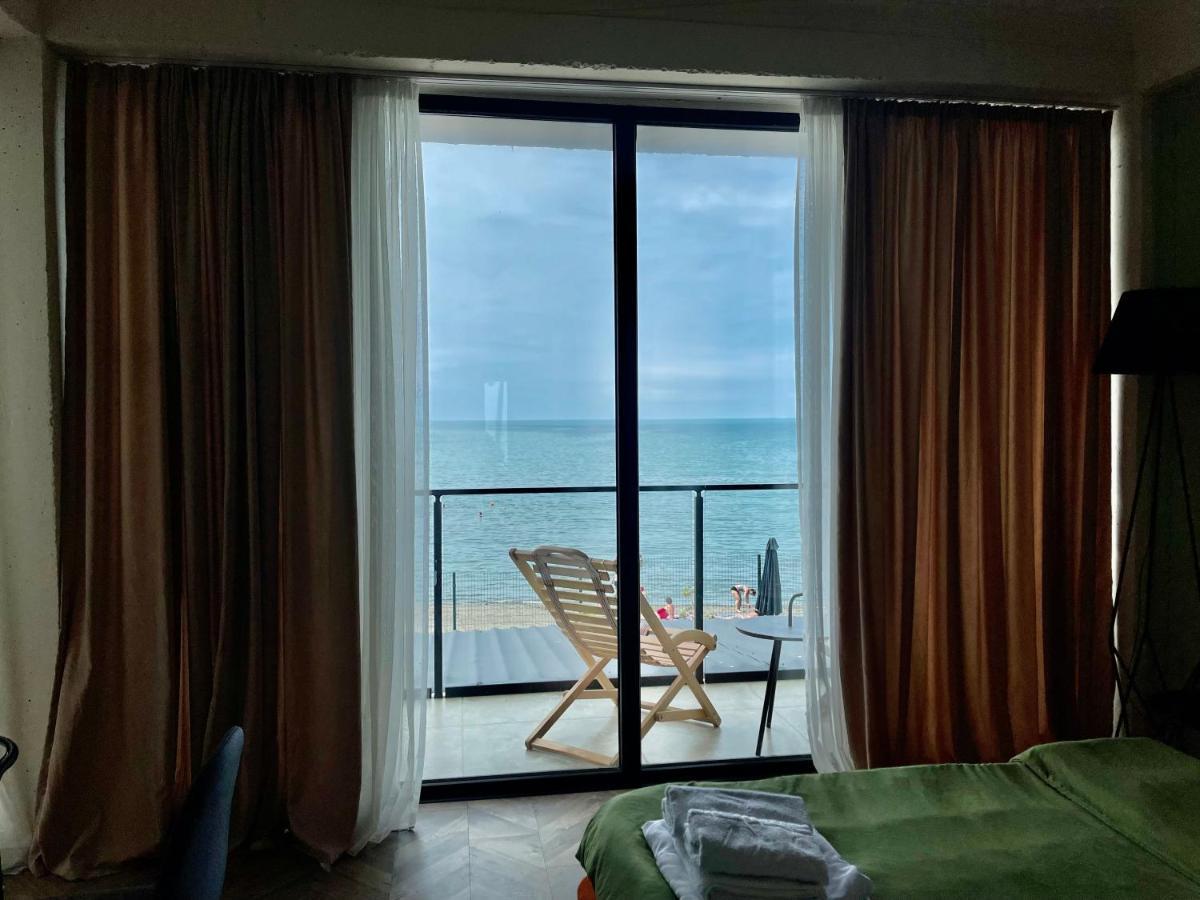 Claude Monet Seaside Hotel Григолети Екстериор снимка