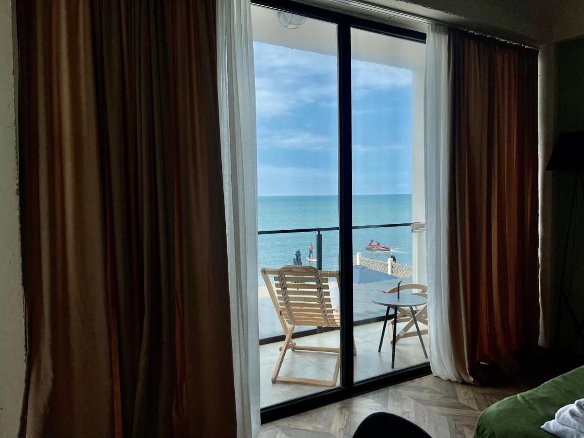 Claude Monet Seaside Hotel Григолети Екстериор снимка